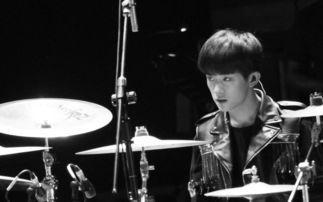 易烊千玺架子鼓照片,鼓动青春，音符飞扬